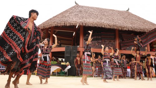 "Desa Bersama" dari Warga Etnis Minoritas di Daerah Pegunungan di Provinsi Thua Thien Hue - ảnh 2