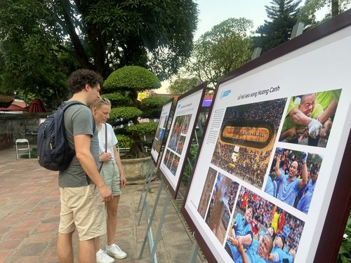 Vietnam Menyambut Kedatangan Lebih dari 12,7 Juta Wisman dari Awal Tahun Ini - ảnh 1