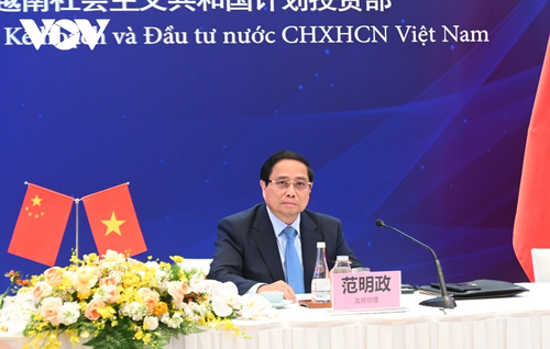 PM Vietnam, Pham Minh Chinh dan PM Tiongkok, Li Qiang Hadiri Simposium Badan Usaha Vietnam-Tiongkok - ảnh 2