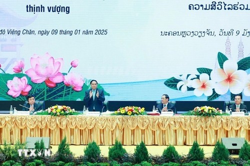 PM Vietnam dan Laos Memimpin Konferensi Kerja Sama Investasi Vietnam-Laos Tahun 2025 - ảnh 1