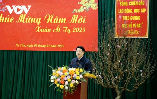 Presiden Vietnam, Luong Cuong Lakukan Kunjungan dan Sampaikan Ucapkan Selamat Hari Raya Tet di Kecamatan Pa Tan, Provinsi Lai Chau - ảnh 1