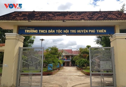 Memikirkan Pelajar Etnis Minoritas di Kabupaten Phu Thien, Provinsi Gia Lai - ảnh 1