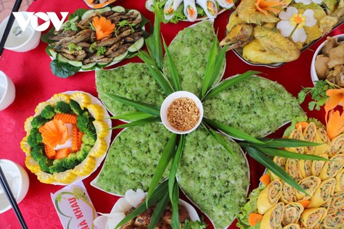 Merayakan Nasi Baru - Festival Panen Kuning yang Meriah di Wilayah Perbatasan Provinsi Quang Ninh - ảnh 1