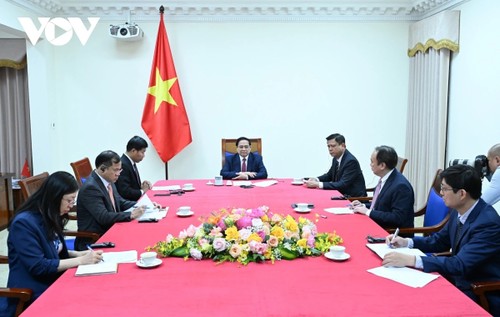 Menjadikan Hubungan Kemitraan Strategis Komprehensif Vietnam-Singapura Sebagai “Mercusuar” di ASEAN - ảnh 2