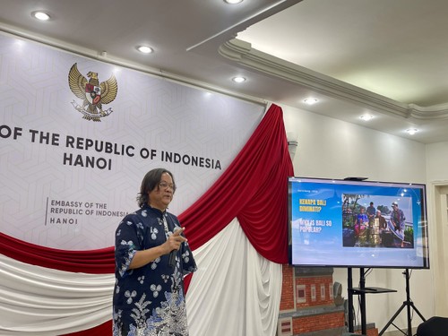 Pertemuan dengan Sastrawan Indonesia, Gol A Gong: Menceritakan Kisah Budaya Melalui Tulisan Perjalanan - ảnh 1