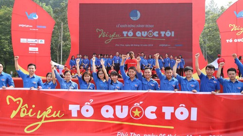 “I love my country” journey starts at Hung Kings temple - ảnh 1