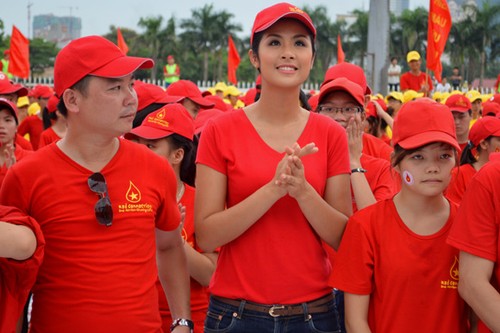 Большая капля крови на ханойском стадионе Мидинь - ảnh 7