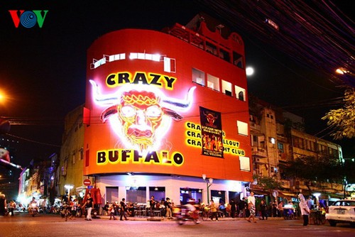 Ночь в «квартале иностранцев» в г. Хошимине - ảnh 7