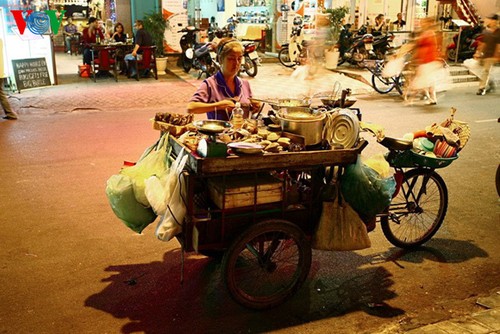 Ночь в «квартале иностранцев» в г. Хошимине - ảnh 16