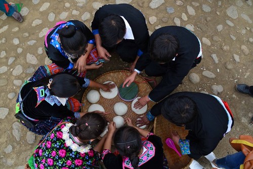 Рисовые лепёшки "бань-зай" народности монг - ảnh 12