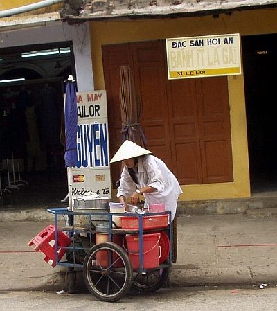 Ăn hàng rong ở Hội An - ảnh 1