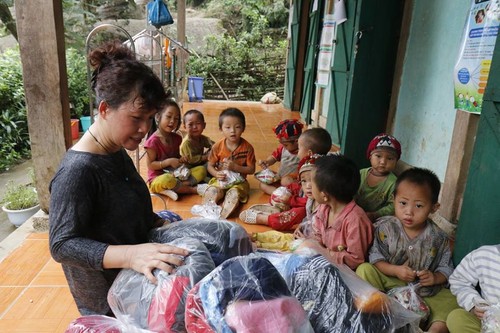 "Vì ta cần nhau" sẻ chia với những em nhỏ nơi vùng lũ Phìn Ngan, Lào Cai - ảnh 12