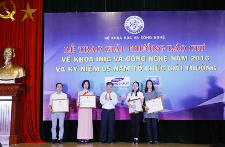 Trao giải thưởng báo chí về khoa học và công nghệ năm 2016 - ảnh 1