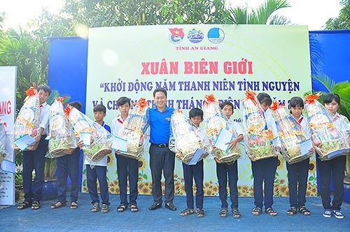 Khởi động Năm tình nguyện Quốc gia 2019 - ảnh 1