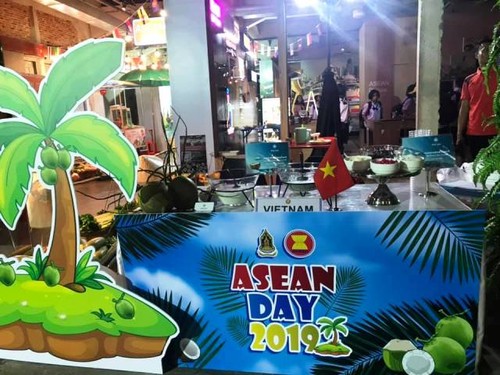 Chè Việt Nam được yêu thích tại lễ kỷ niệm Ngày ASEAN diễn ra tại Bangkok, Thái Lan - ảnh 1