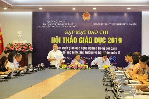 Phát triển giáo dục nghề nghiệp khi chuyển đổi mô hình tăng trưởng và hội nhập quốc tế - ảnh 1