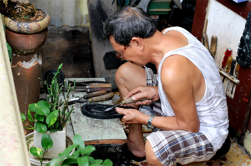 Hành trình phục dựng giá trị lịch sử của thương hiệu “Vua dép lốp” - ảnh 2