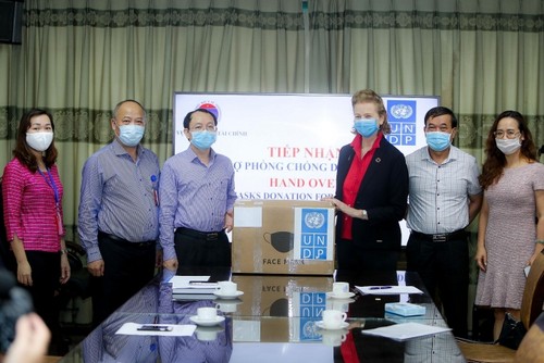 UNDP hỗ trợ Việt Nam trong cuộc chiến chống dịch Covid-19 - ảnh 1