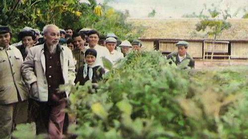 Câu dân ca dâng Người - ảnh 1