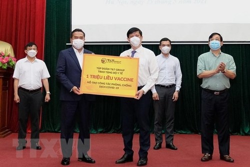 Nhiều tập đoàn, doanh nghiệp ủng hộ Quỹ mua vaccine phòng COVID-19 - ảnh 1