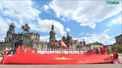 Cuộc thi Hoa hậu Áo dài Phu nhân toàn châu Âu 2022: Bình chọn Đại sứ nhân ái cho hành trình lan tỏa yêu thương - ảnh 2