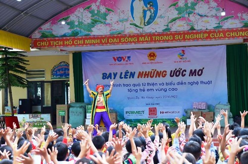 Bay lên những ước mơ - ảnh 2