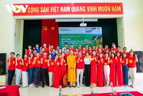 Mang ánh sáng đến vùng biên giới, hải đảo - ảnh 1