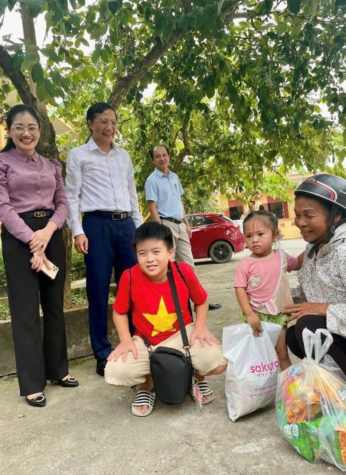 Kiều bào đến với bà con vùng lũ Phú Thọ và Tuyên Quang - ảnh 8