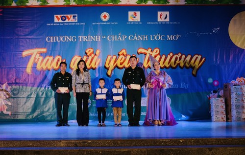 Chắp cánh ước mơ cho những em nhỏ vùng cao - ảnh 5