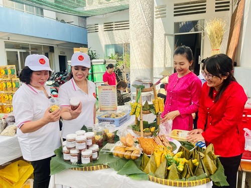 Áo dài phu nhân và hành trình Xuân an vui trên quê hương - ảnh 4