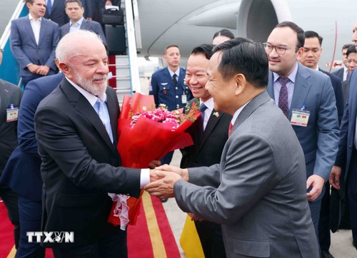 Tổng thống Brazil Luiz Inácio Lula da Silva đến Hà Nội, bắt đầu thăm cấp Nhà nước tới Việt Nam - ảnh 1