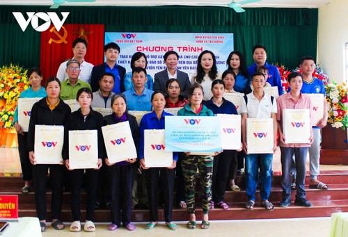 VOV và các nhà tài trợ hỗ trợ các hộ gia đình bị thiệt hại bởi cơn bão Yagi - ảnh 1