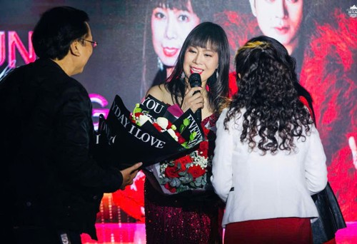 Ca sĩ Đinh Thanh Hiền và niềm hạnh phúc khi hát giữa quê hương - ảnh 2