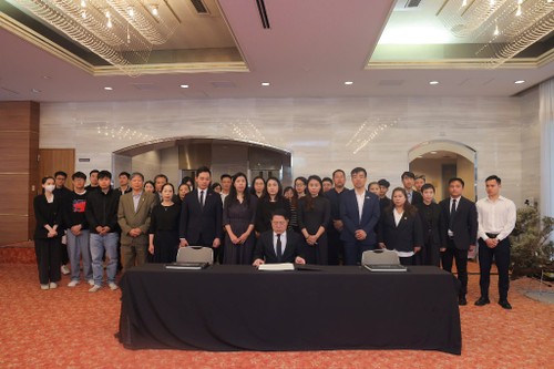 Tổng Lãnh sự quán Việt Nam tại Osaka, Nhật Bản trang trọng tổ chức lễ viếng nguyên Chủ tịch nước Trần Đức Lương - ảnh 4