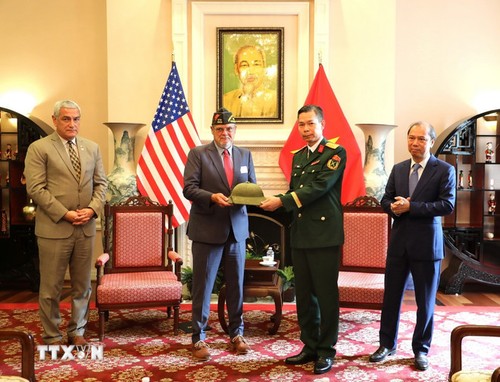 Việt Nam tiếp nhận kỷ vật chiến tranh do Mỹ cung cấp - ảnh 1