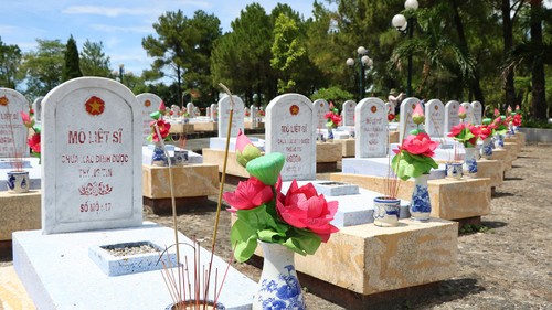 Khoảng lặng bên những phần mộ “chưa rõ tên” - ảnh 2