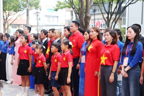 Bà Lê Thương: Mỗi bước chân của người trẻ chính là nhịp cầu nối giữa quá khứ, hiện tại và tương lai của dân tộc - ảnh 2