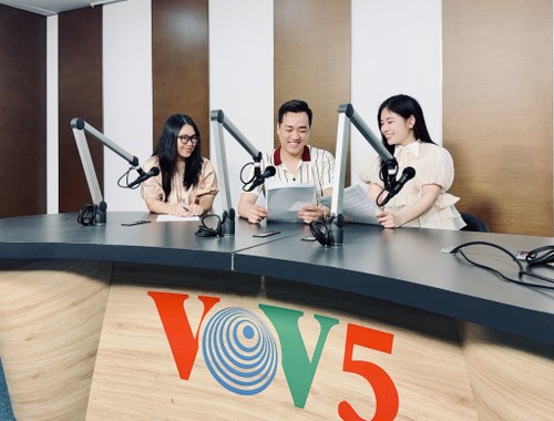 Ca sĩ Hà Thu Hằng: Âm nhạc là sự sẻ chia và lưu giữ những điều đẹp đẽ nhất trong tâm hồn người Việt  - ảnh 1