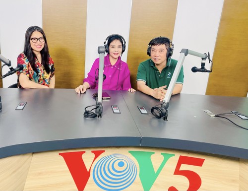 Điệu chèo dệt thêu nghĩa tình giữa trời Âu thương nhớ  - ảnh 1