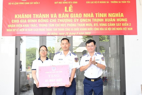 Bàn giao 2 nhà tình nghĩa cho gia đình quân nhân Bộ Tư lệnh Vùng Cảnh sát biển 2  - ảnh 3