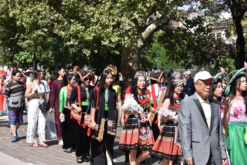 Ngày hội Việt phục bộ hành tại Châu Âu – hòa chung niềm tự hào dân tộc nhân kỷ niệm 80 năm Quốc khánh Việt Nam - ảnh 18