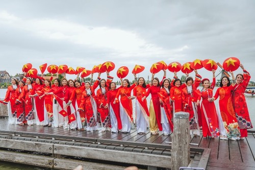 Ngày hội Việt phục bộ hành tại Châu Âu – hòa chung niềm tự hào dân tộc nhân kỷ niệm 80 năm Quốc khánh Việt Nam - ảnh 20