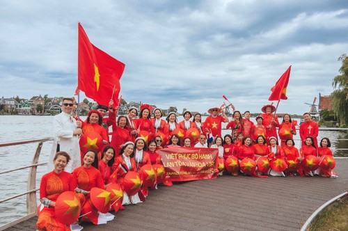 Ngày hội Việt phục bộ hành tại Châu Âu – hòa chung niềm tự hào dân tộc nhân kỷ niệm 80 năm Quốc khánh Việt Nam - ảnh 23