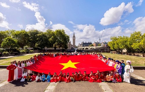 Ngày hội Việt phục bộ hành tại Châu Âu – hòa chung niềm tự hào dân tộc nhân kỷ niệm 80 năm Quốc khánh Việt Nam - ảnh 39