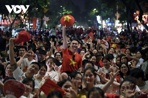 Người nước ngoài ngưỡng mộ tinh thần yêu nước của người Việt trong ngày đại lễ 2/9 - ảnh 1