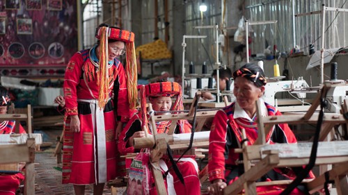 Tải Thị Mai - Người phụ nữ Pà Thẻn đưa thổ cẩm dân tộc ra thế giới - ảnh 1