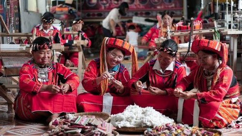 Tải Thị Mai - Người phụ nữ Pà Thẻn đưa thổ cẩm dân tộc ra thế giới - ảnh 2