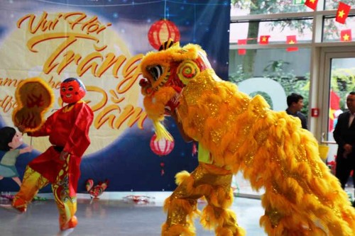 Tết Trung thu - Vui hội Trăng rằm tại CHLB Đức - ảnh 3