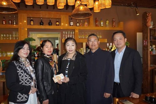 Hội Từ thiện Sen vàng Berlin: Gửi về quê nhà tình cảm ấm áp, mong nơi ấy sẽ bình yên! - ảnh 7