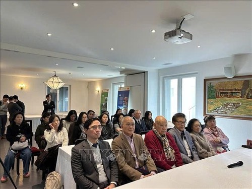 Phái đoàn thường trực Việt Nam tại Geneva, Thụy Sỹ tiếp nhận ủng hộ của kiều bào hỗ trợ bà con vùng lũ - ảnh 2